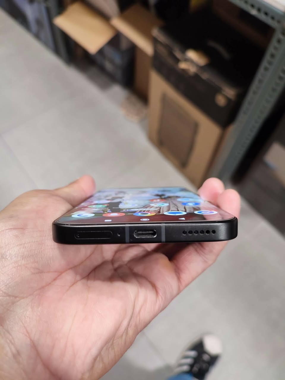 جهاز poco F7 للبيع
جهاز نظيف 
ذاكره512رام12
ببجي120فريم
- *الشاشة*: 6.67 إنش AMOLED بدقة 1.5K + تردد 120Hz + حماية Gorilla Glass 7i
- *المعالج*: Snapdragon 8s Gen 4 - فلاكشيب، يشغل ببجي 120 فريم مرتاح
- *الذاكرة*: 512GB UFS 4.0 سريعة جداً 
- *الرام*: 12GB LPDDR5X + 4GB رام افتراضي
- *الكاميرا الخلفية*: 50MP OIS كاميرا أساسية + 8MP عدسة واسعة
- *الكاميرا الأمامية*: 20MP سيلفي واضح
- *البطارية*: 6000mAh ضخمة + شحن سريع 90W يوصل 100% بـ 42 دقيقة
Poco F7 - معالج فلاكشيب 8s Gen4، شاشة 1.5K 120Hz AMOLED، بطارية 6000 + شحن 90W، كاميرا 50MP OIS، IP68 ضد الماء
السعر450وبي مجال بسيط
***********واتساب فقط
