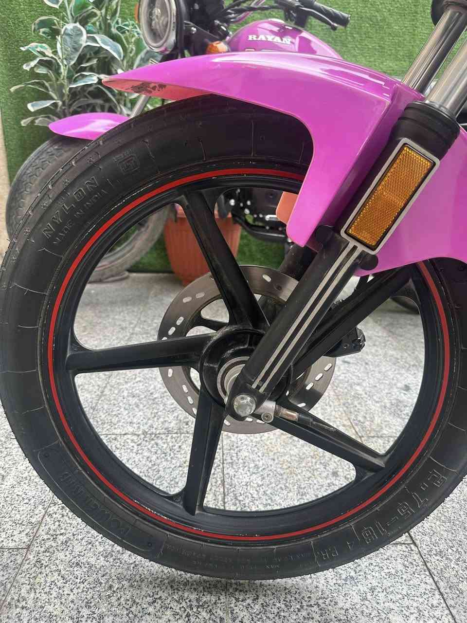 السلام عليكم
دراجة دايوان للبيع :
اوراق 
موديل 23 
مكينة 200 cc
مكينه ناعمه مكفوله مامفتوح برغي من عدها
الدراجه مداريها دهن وبانزين 
بيها تزويد دوسات و دوسة الكلج .
مكاني : كربلاء المقدسة
السعر : 1900 وبيها مجال 
متواجد ماسنجر وواتساب واتصال 🌹
رقم الهاتف : ***********
