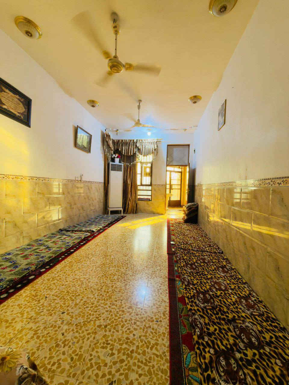 بيت للبيع المساحة 575 متر طابو زراعي سند 25 تحويل مباشر بأسم المشتري بالحياويين موقع مميز على الشارع التبيلط مباشر خدمات كاملة وموقع راقي للسكن من حيث الهدوء والطبيعة الخلابة ✅ 

بناء سنة 2017 اساس بوكس بناء طابوق سقف صب 
#البيت_اساس_رفت_صب_بالكامل ✔️
نظيف جداً وجاهز للسكن ومابيه نقص طابق واحد ☑️
༺༻
#يمنع مراجعة البيت التواصل مع الارقام فقط ☎️   
#بطلب_من_صاحب_البيت ✔️ 
ــــــــــــــــــــــ༺༻ـــــــــــــــــــــــــ 
3 غرف نوم صالـــــــة استقبــــــال 
مطــــــبــــخ حـــار وبـــارد 
مجمع حمامات وصحيات داخلي وخارجي
ارضية كاشي درجة اولى جديد 
مجاري دفن للبيت بالكامل 
مولدة للمنطقة خط ذهبي 
كراج يتسع ل 3 سيارات 
حديقة 
ممر من كل اتجاهات البيت 
شارع تبليط بالباب 

البيت متعوب عليه وبناء ممتاز ✅
ــــــــــــــــــــــــــــــــــــــــــــــــــــــ
السعر 120 وبيه مجال بسيط ☑️ 
ـــــــــــــــــــــــــــــــــــــــــــــــــــــ 
للأستفسار أكثر مراجعة 
#مكتب_محمد_الجبوري لبيع وشراء عقارات القاسم والمقاولات العامة والتصاميم الهندسية 
#المكتب_مجاز_رسمياً والمكاتبات رسميه لضمان حقوقكم ✅ 
#عنوان المكتب شارع الجديدة مقابل مدرسة الزهراء مجاور اسواق نمبر ون  
***********  📲 
***********  📲
