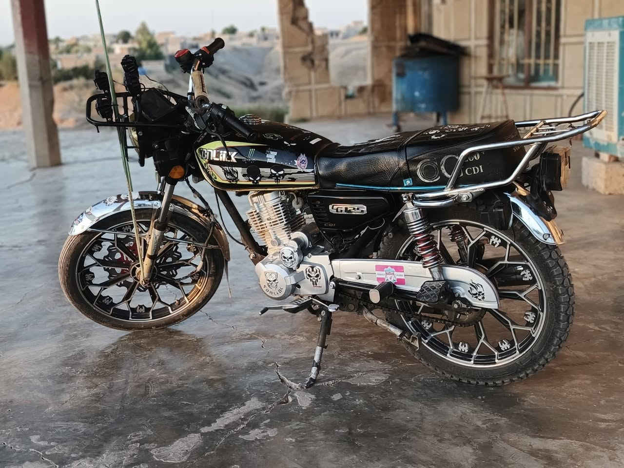 السلام عليكم سيفان موديل 25 محرك 200 شرط ما مفتوح كهربائيات كلها شغاله تايرات جدد دراجه كلها شغاله السعر 675  العنوان بيجي الحجاج *********** واتساب والخاص مفتوح
