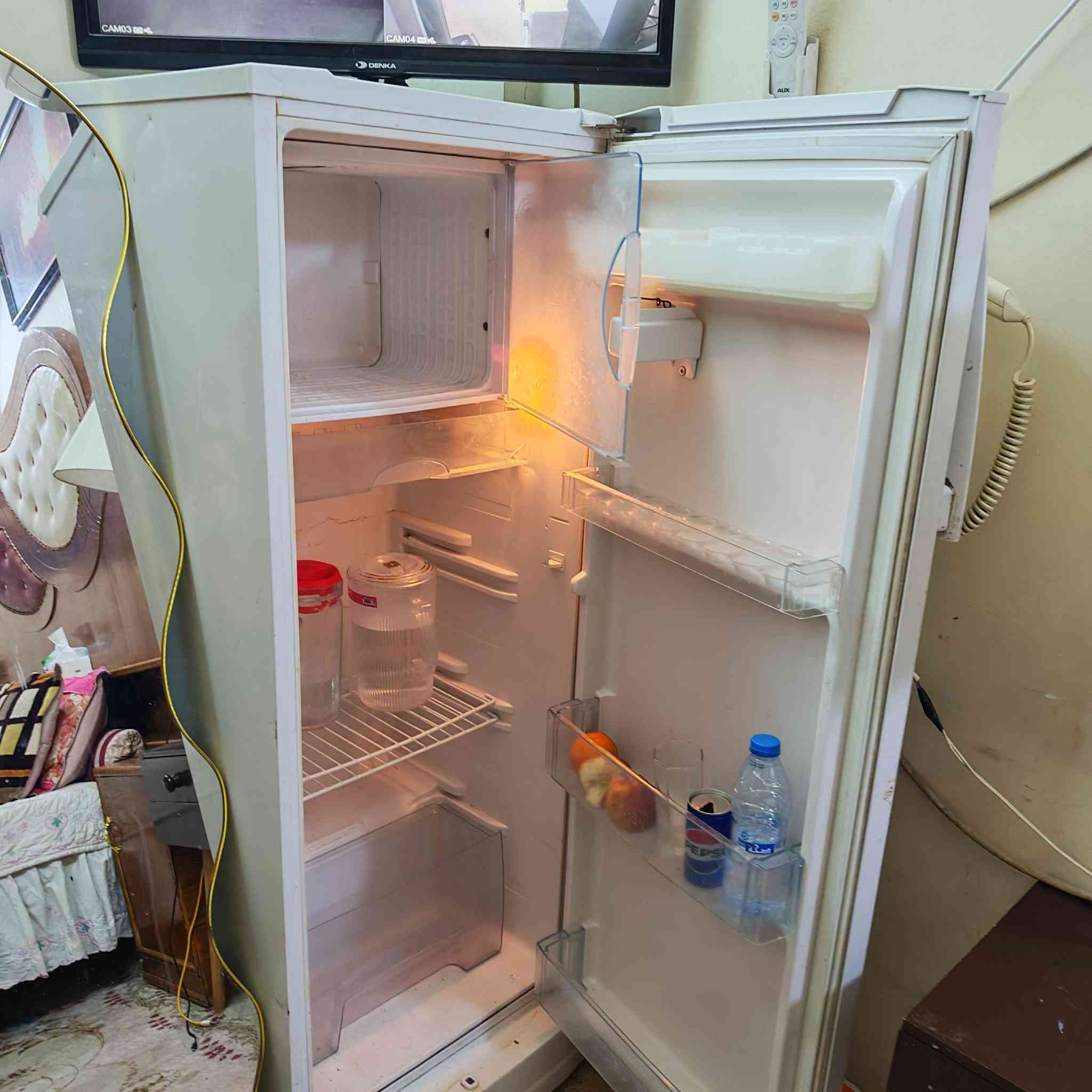 ثلاجات جدد الحجم 12 قدم الوحده 75 مجمده السعر 90 مجرات صاج قفل 40 ليحب يتصل ***********
