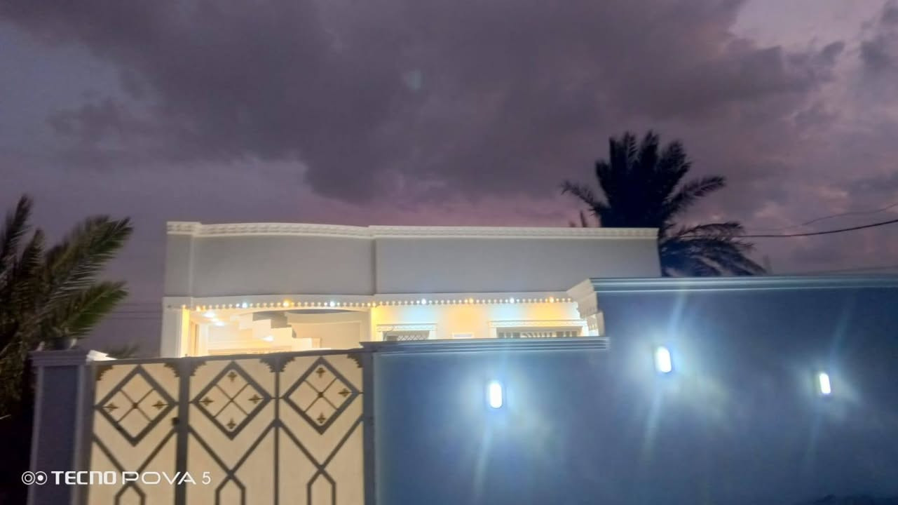 بيت مساحة 200متر زراعي صدامي قديم امصفر منطقة الاصلاح شارع الجزيره قرار 117السعر والتواصل ***********

