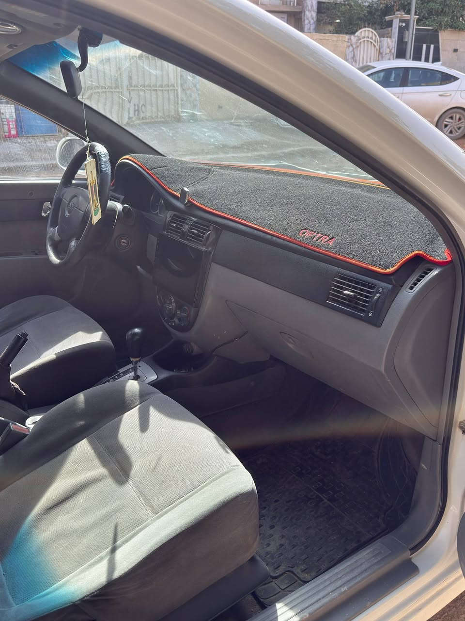 السلام عليكم من رخصة الادمن المحترم
للبيع اوبتره الشركه العامه لسيارات خليجي 
مواصفاته معروفه شاشه كبيره أندرويد كتالوكات الشركه 
سويجات عدد ثنين مال الشركه طفايه مال الشركه كله بلاد السياره عله وضع الشركه دك جرص ب١٢٠ السياره بيه بس الدوسه جهه الصدر صبغ وبارد بين البابين قليل رقم بغداد دولي باسمي سنويه ل ٢٠٣٠ السعر المطلوب ٨٩ وبيه مجال قليل المكان بابل الحله المركز مدينه للاتصال ***********٨
