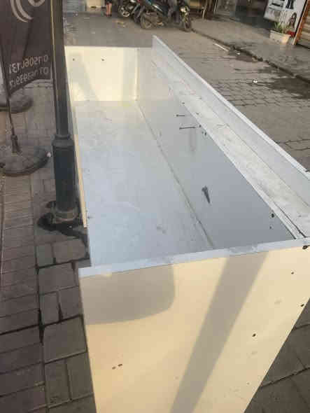 ميز للبيع قياس 1.5 يفيد محل موبايلات سعر 60 رقم***********
