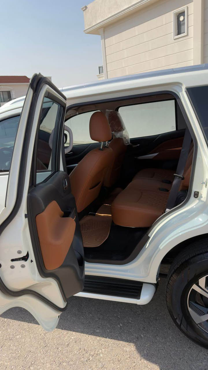 وكالة السور - Titanium 
نيسان اكستيرا موديل ٢٠٢٤
فول مواصفات تيتانيوم 
كشنات جلد برتقالي بقلاوة 
تبريد مركزي منفصل بلسقف 
بصمة وتشغيل عن بعد 
حساسات خلفية 
شاشة كبيرة 
٧ مقعد 
ويل كروم 
لايت زينون ٤ عدسات 
باك لايت ليد 
سيارة عالية للطرق الوعرة وعملية بامتياز 
كير ATF 
محرك 2500 
ماشية 5 الاف كيلو فقط بعدها زيرو 
سيارة بيها كتاب تضليل 80% 
و عليها رقم مميز 
وباسمنا السيارة وكالة وتحويل بشرط 
بيها ٣ سنوات او ١٠٠ الف كيلو تبديل زيوت وفلاتر وكل الصيانة مجانية 
وضمان شركة ايضا ٣ سنوات شامل كل شي شركة نيسان السور 
درع امامي وخلفي مشدود عليها 
السعر المطلوب : ٢٩٠ ورقة وبيها مجال 
مكان السيارة : اربيل 
للتواصل : *********** واتساب أربيل, العراق
