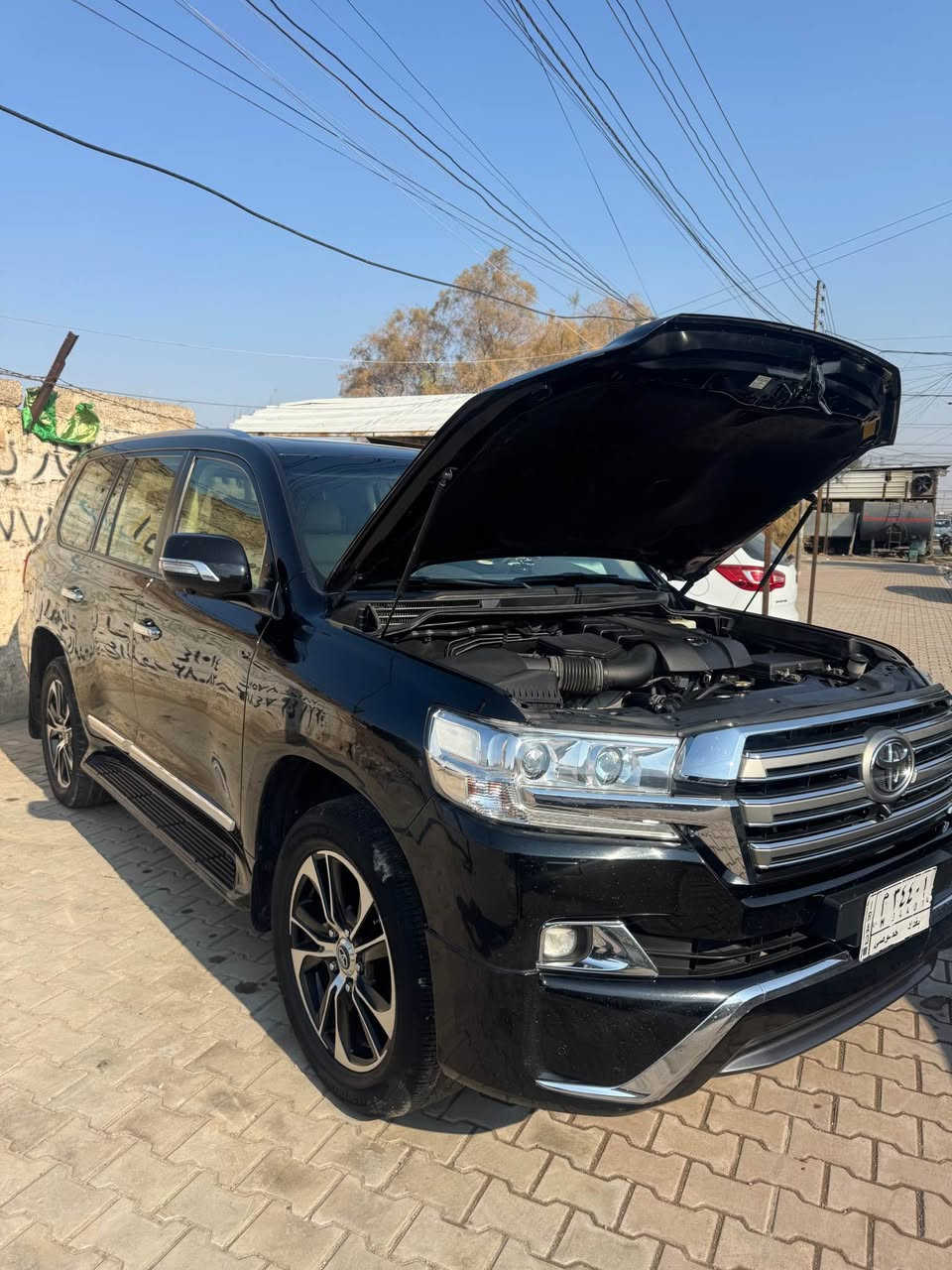 السلام عليكم للبيع لاندكروز ٢٠١٦ 
مواصفات السيارة
٤ كامرات شاشة جبيرة
حساسات امامية خلفية
كشنات جلد كهرباء
تشغيل عن بعد
ويل ٢٠ 
السيارة مكفولة من الصبغ 
فقط بارد صغير في الجاملغ الايمن
السيارة ماشية ١٠٨الف 
السعر 
٤٤٢ وبي مجال للشراي
مكاني بغداد الغزالية
*********** بغداد, العراق
