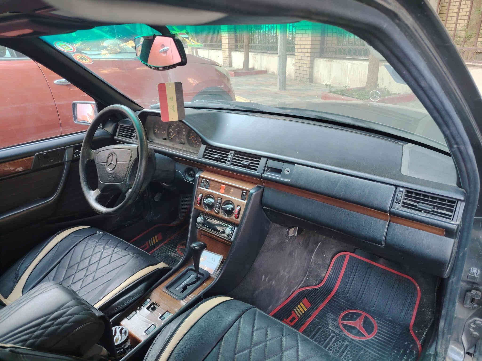 بيـــع أو مراوس
السلام عليكم ورحمة الله 
المحرك بلادي قبق أسود E300 
كير بلاد، حدادية جديدة
تبريد بي ليك + تدفئة شغال 
سنتر لوك عام نظام هواء
دبل مروحة
دبل فيت بم 
4جام كهرباء 
كشنات تحكم كهرباء
تجوات خلفية كهرباء
غرفة بلاد نضافتها 80٪
باتري جديد 
تخم اطارات جديد
تخم نوزلات جديد
تخم بلكات جديد
عنكبوت مجفت جديد
تانكي فافون جديد مال كصة خذته 200
بدون تنقيص بدون تبخير
داخلة هزة 2024
رقم بغداد انكليزي
بأسمي مشروع وطني
بيها جاملغ سكن امامي مبدل
صبغ عام شرط بدون حادث
براكيتات شواصي
 قواعد دبلات
 بدون اي ضرر الموديل 1989 E300
السعر 58 $ ***********
