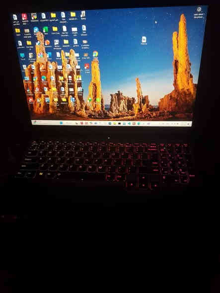 لابتوب احترافي للبيع - Lenovo Legion 5 Pro 
مناسب للألعاب، المونتاج، البرمجة، والرندرة الثقيلة 
 المواصفات التقنية الكاملة:
المعالج (CPU):
AMD Ryzen 7 5800H – 8 أنوية و 16 خيط معالجة – تردد عالي وأداء فائق
كرت الشاشة (GPU):
 NVIDIA GeForce RTX 3070 Laptop GPU – 8GB GDDR6
 + كرت مدمج AMD Radeon Graphics
 أداء ممتاز للألعاب والبرامج الهندسية والتصميم
الرام (RAM):
32GB DDR4 – تشغيل سريع ومثالي لتعدد المهام
التخزين:
1TB SSD NVMe مقسّم إلى قسمين (C: ~464GB + D: ~488GB)
سرعة قراءة وكتابة عالية جدًا
الشاشة:
 مقاس 16 إنش بدقة 2.5K (2560 × 1600)
 تردد 165Hz – مثالي للألعاب السريعة
 سطوع ودقة ألوان مذهلة (HDR400, Dolby Vision, 10bit)
الصوت:
Realtek Audio – صوت نقي وعالي
نظام التشغيل:
Windows 11 Home أصلي ومحدّ
 مميزات إضافية:
 HDR معتمد
 شاشة RGB 10-Bit
 VESA DisplayHDR 400
 Dolby Vision
 نظام تبريد متطور
 Virtualization مفعّل
 Boot سريع جدًا
 حالة الجهاز:
الاستخدام برمجي فقط (ما مستخدم بالألعاب الثقيلة)
نظيف جداً، لا يحتوي على أي خدوش أو أعطال
البطارية بحالة ممتازة
 المرفقات:
اللابتوب
الشاحن الأصلي
السعر 1500 وبيه مجال للشراي 
مكان كربلاء
رقم ***********
