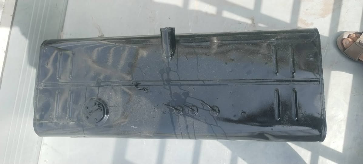 سلام عليكم للبيع تانكي كنتر ١٠٠ لتر مصبوغ حراري مع الطوافه بطنه نضيفه جدا جدا الاتصال ***********) ***********
