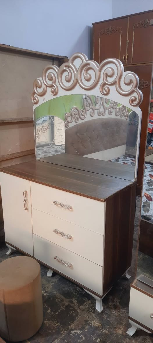 غرفه تركيه نضيفه 8قطع كامله سعر 550 وبيه مجال لشراي العنوان كربلاء للأستفسار *********** كربلاء, العراق
