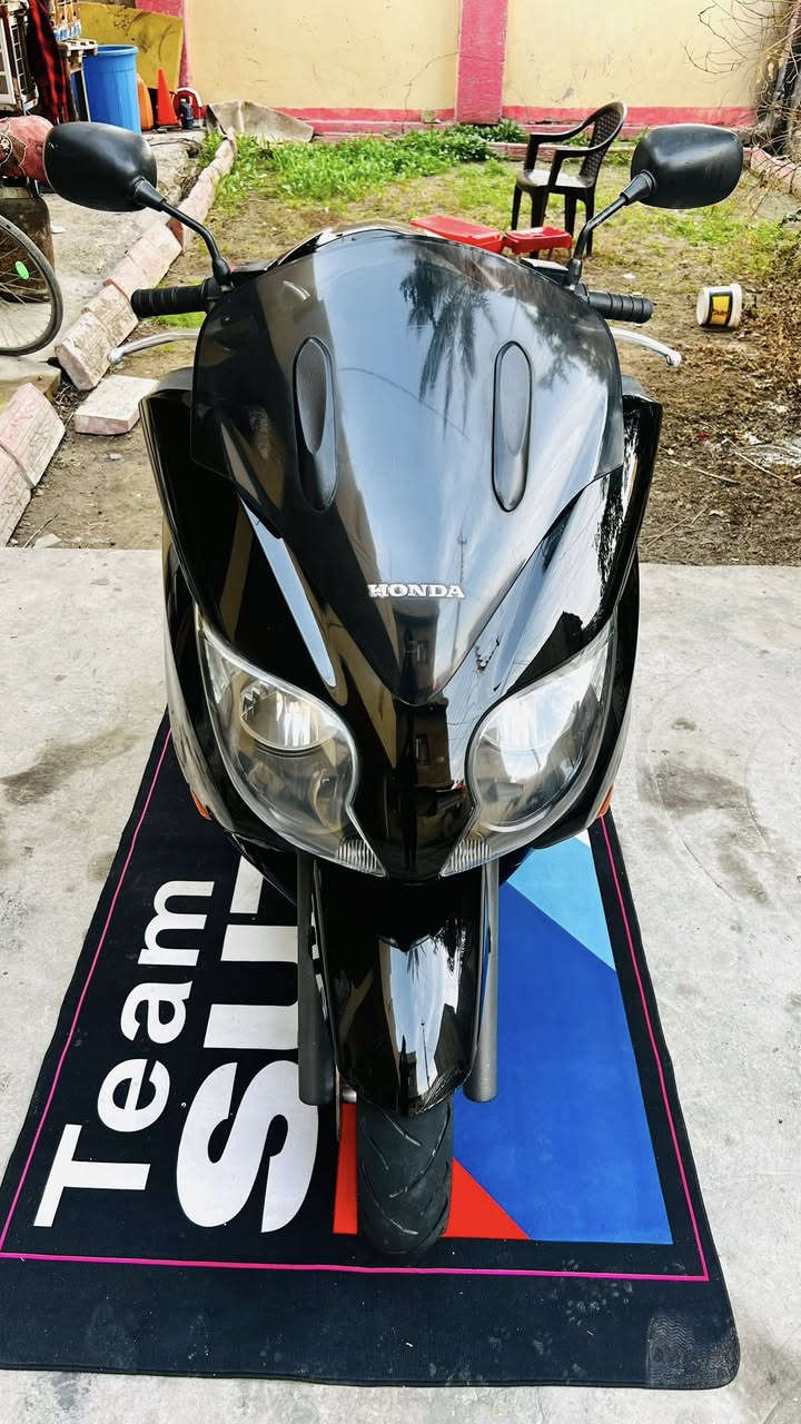 سلام عليكم للبيع 10/0 عميه بلاد دراجه شرط بعده بوضع الشركه #رمبه لون اسود ملكي👑 مكان بغداد الحسينيه الراغب بشراء يتصل او يراسل واتساب ***********
