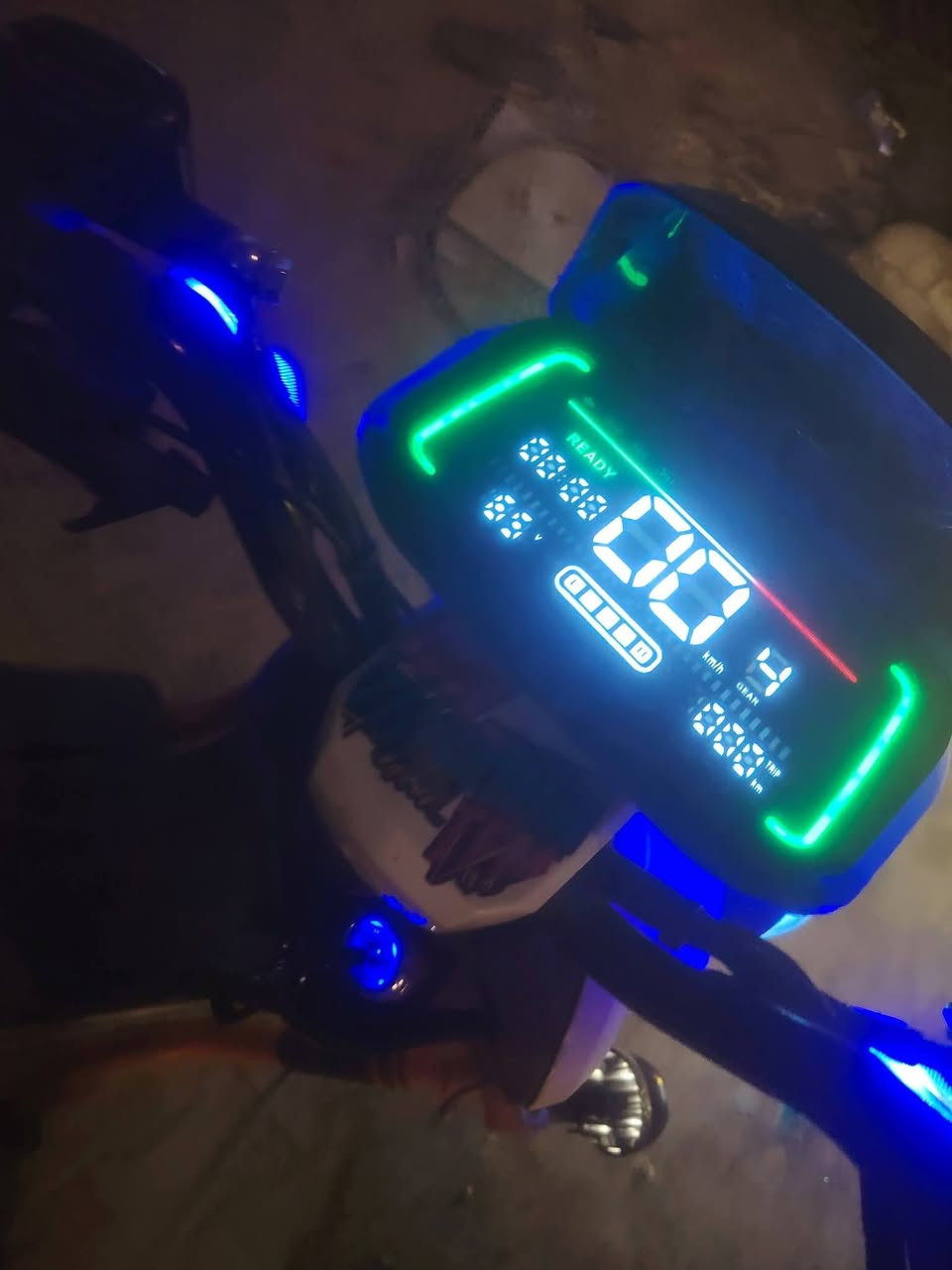 دراجه شحن للبيع 

دراجه جديده ما متعوبه 

بطارياتها جديده للامانه

سعرها 350 وبيها مجال 

مكاني بغداد الجديده

رقم *********** واتساب ورقم موجود
