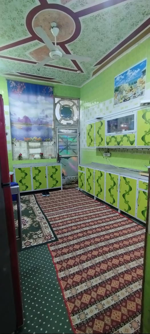 بيت للبيع طابقين
الطابق الاول يتكون من غرفتين وصاله وديوانيه ومطبخ وصحيات داخليه وخارجيه وساحه كبيره

الطابق الثاني يتكون من ثلاث غرف وصاله وصحيات

مساحه البيت (200)م

 البيت بناء نضيف شغل مرتب درجه اولى كونكريت الطابق الاول طابوق ورباطات وبيت مرتب الطابق الثاني فرمستون 

العنوان /سوق الشيوخ /الحي العسكري / شارع الاطفاء / مقابيل موكب الصديقه ع شارع الاطفاء الرئيسي قرب مدرسه ابراهيم المجاب 

للاستفسار الاتصال على الرقم ***********
