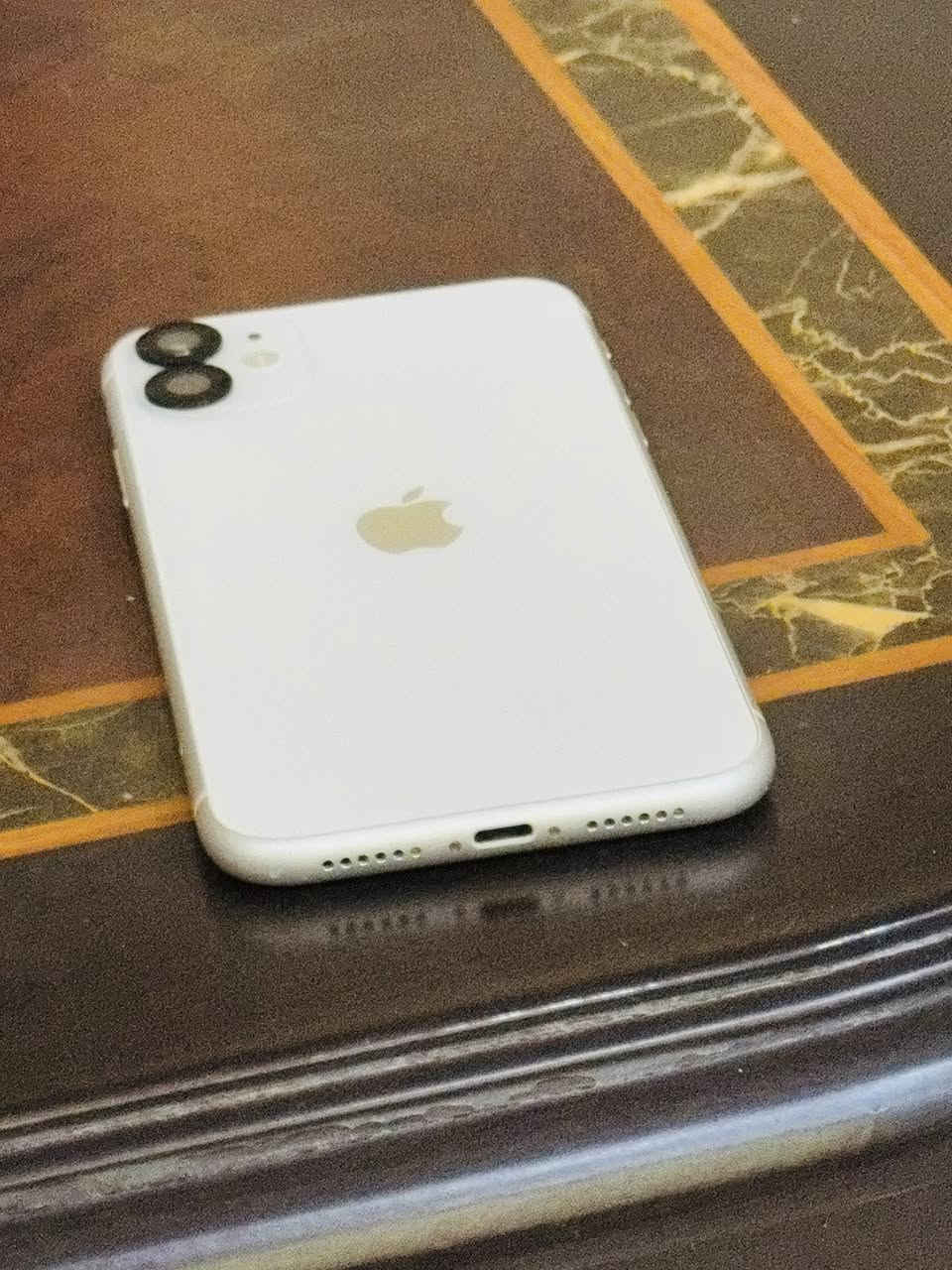 للبيع آيفون  11 iPhone
اللون: أبيض 🤍
 الذاكرة: 64 كيكا 
 البطارية: 82%
 الملحقات: وياه شاحنته
رقم هاتف ***********
🚗 يوجد توصيل لجميع محافظات العراق
