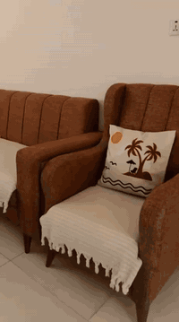 قنفات استخدام بسيط تفصال نظيف جدا للبيع ٥٠٠ الف  والمفارش هدية و٦ كوشا...