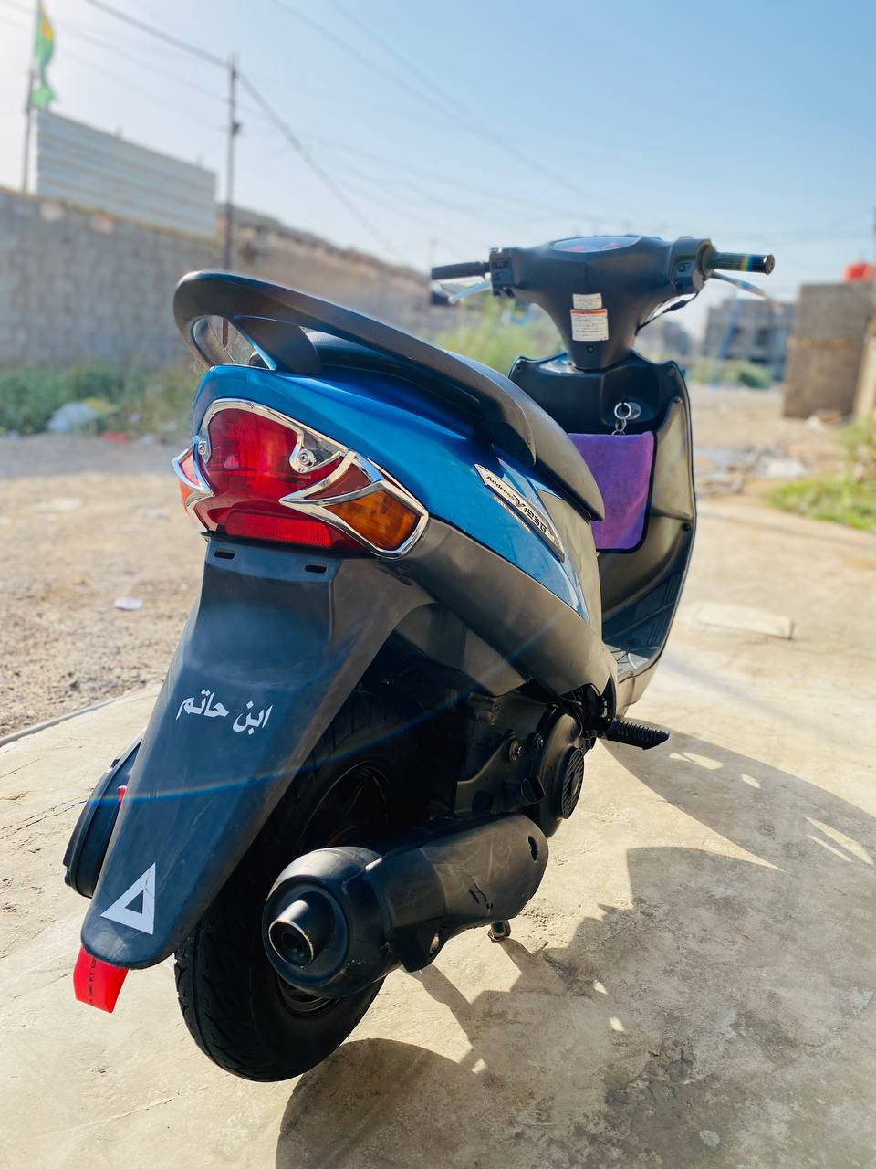 السلام عليكم الحلوه للبيع ادرس قديم للبيع النضافه مثل ماموضحه بالصور  بيهه انذار سرقه +استان حساس + حساس الشوته بيهه سستم نيكل ماعده الصالنصه مضروبه رايمر فقط تخم تاير جديد سرعه ومعدل مكينه تخبل الدراجه نصبتهه احلا من الصور مكاني كوت الزهراء وهذا رقمي للاستفسار اتصال***********
