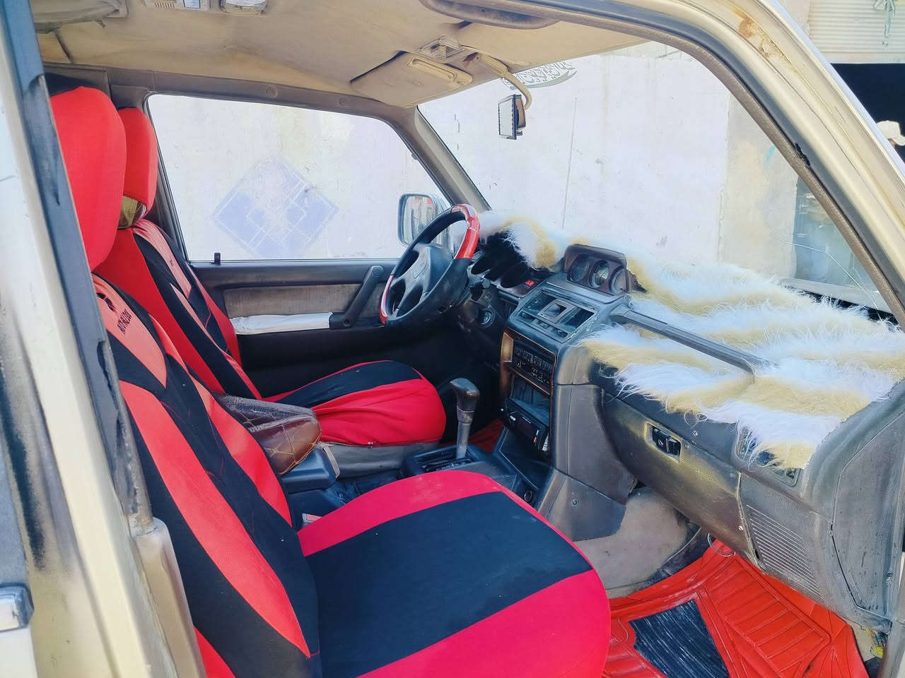 السلام عليكم من رخصه الأدمن باجيرو موديل 91رقم واسط مشروع وطني مكينه وكير اوتو ففتي تخم تاير كهربائيات شغاله دواخل نضيفه تم تاير سياره خير من الله 
مكان السيارة بابل الحمزه الغربي 
السعر 42 وبيه مجال 
شرط التحويل 
موبايل ***********
***********
