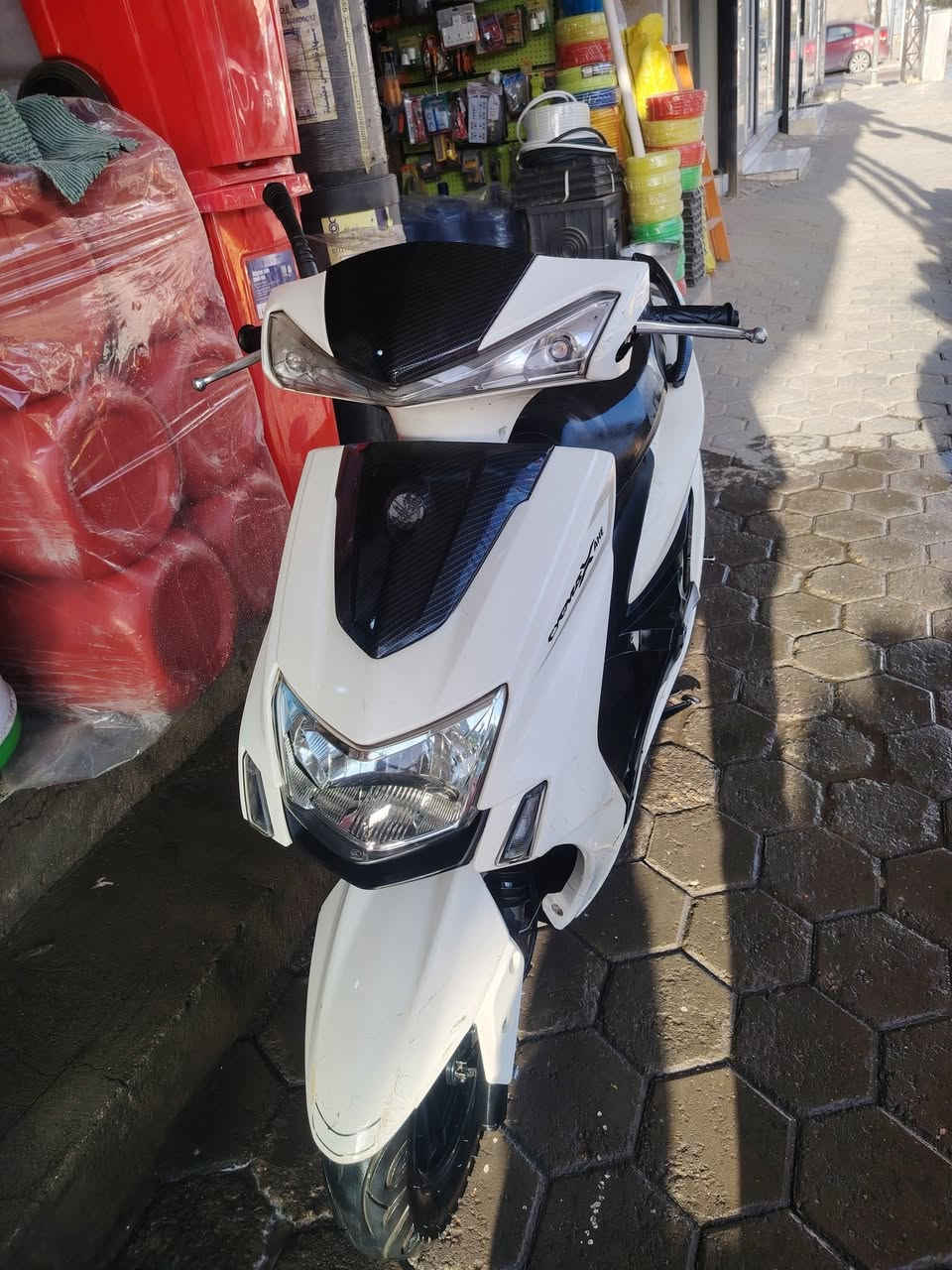 سكنس صيني محرك ياباني دراجه جديده للبيع للبيع كلشي بيها شغال ماعيزه اي شي السعر 550 الف (***********) العنوان النجف حي السلام قرب ابو الدجاج
