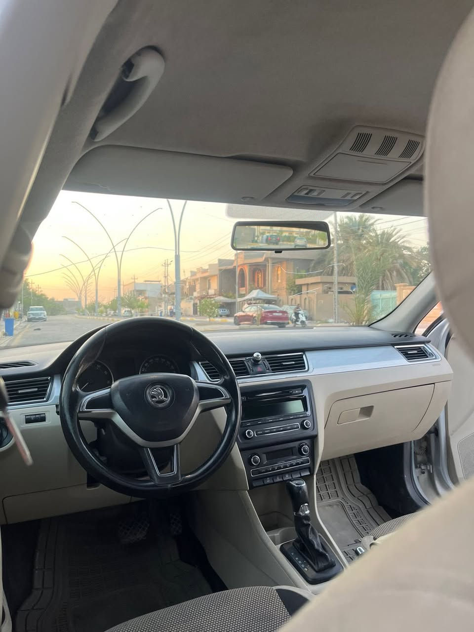 السلام عليكم
سكودا رابيد 2015 

كير مكينه تبريد مكفول 

مكينه 1.6 السيارة بدون صبغ فقط بارد بالجاملغ الامامي واضح بالصورة 

السعر ٧٨ وبيها مجال

مكاني بغداد الغزالية

 للاستفسار ***********
