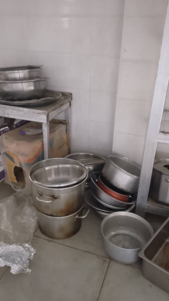 غراض مطعم كامله للبيع مستعملات كلش قليل اللاستفسار ***********
