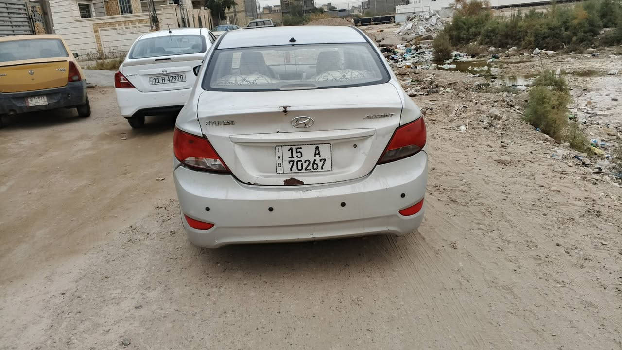 السلام عليكم
اكسنت للبيع موديل ٢٠١٢ كير عادي 

سياره صدر نص عمر السياره بيه جراد 

كير محرك تخم تاير خير من الله مثل ما موضح بالصوره السياره باسمي
السعر ٧٠ وبي مجال 

مكان السياره بغداد حي الجهاد

***********
