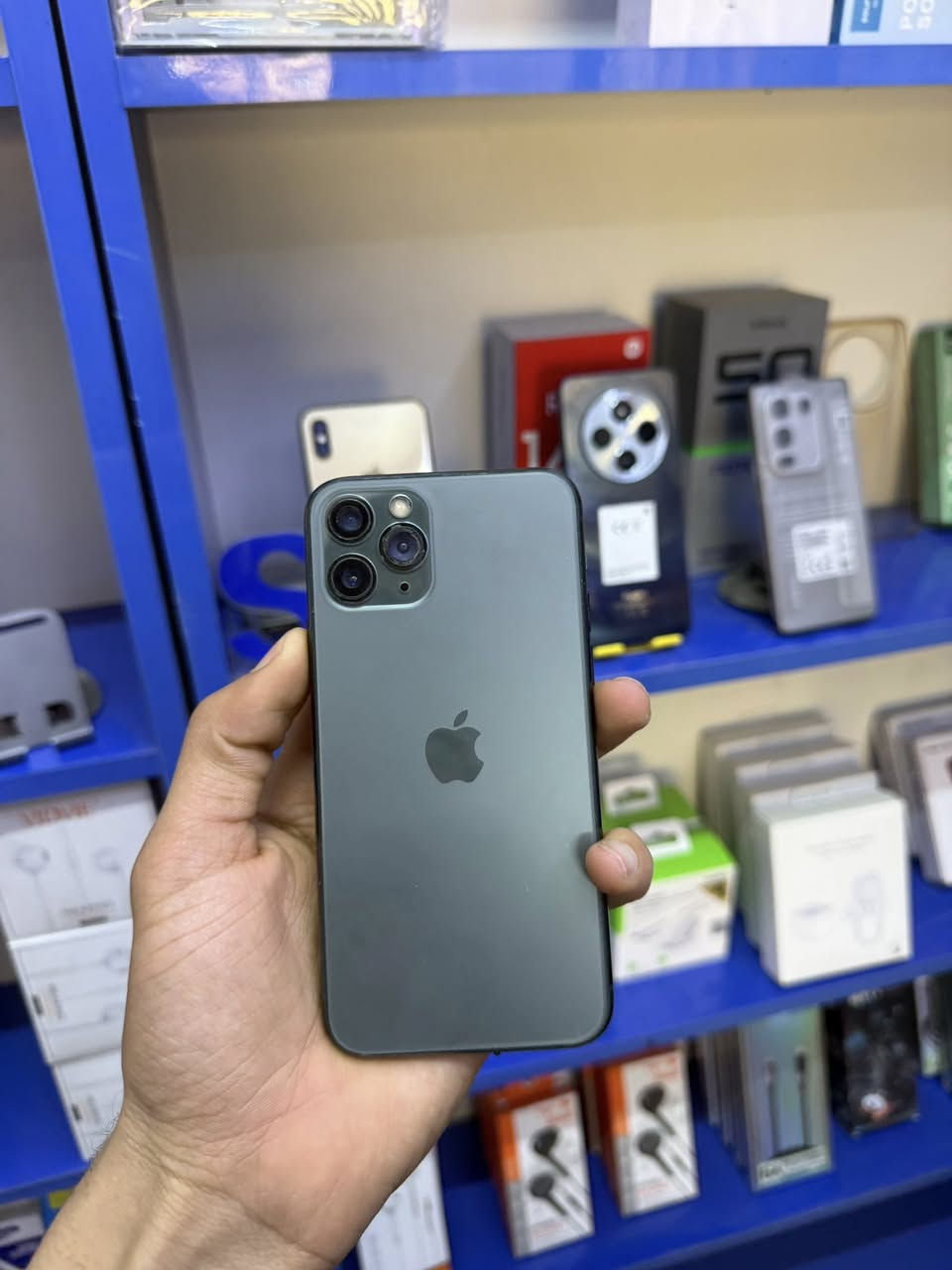 بسم الله الرحمن الرحيم 

13 عادي ذاكره 256 بطاريه 85 حقيقي مبدل شاشه اصلي شرط الفيس ايدي شغال سعره 325 قابل للتفاوض 

11برو ذاكره 64 بطاريه 100مبدل شاشه +بطاريه اصليات سعره 140قابل للتفاوض 

اكس اس ماكس  ذاكره 256 بطاريه 100 مستبدل بطاريه اصليه سعره 135 وقابل للتفاوض 

للستفسار : ***********
