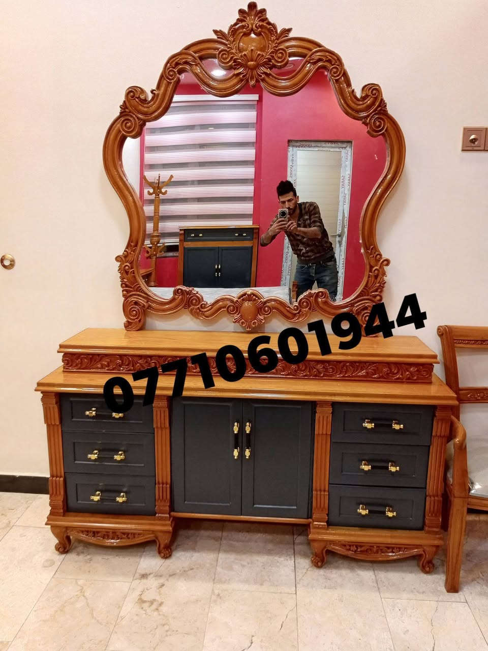 "تم بحمد الله تسليم غرفة للاخ ابو زهراء  متكاملة من أخشاب عراقية، مصنوعة من السنديان الطبيعي الخالص، شغل يدوي متين ودقة عالية بالتنفيذ. الغرفة مصبوغة بلون رصاصي بصبغ حراري عالي الجودة، مقاوم للعوامل ويعطي لمسة فخمة وعمر أطول. العمل منفذ حسب الطلب وبمواصفات تضمن المتانة والجودة والذوق العالي
الشغل @استاذ عمار
