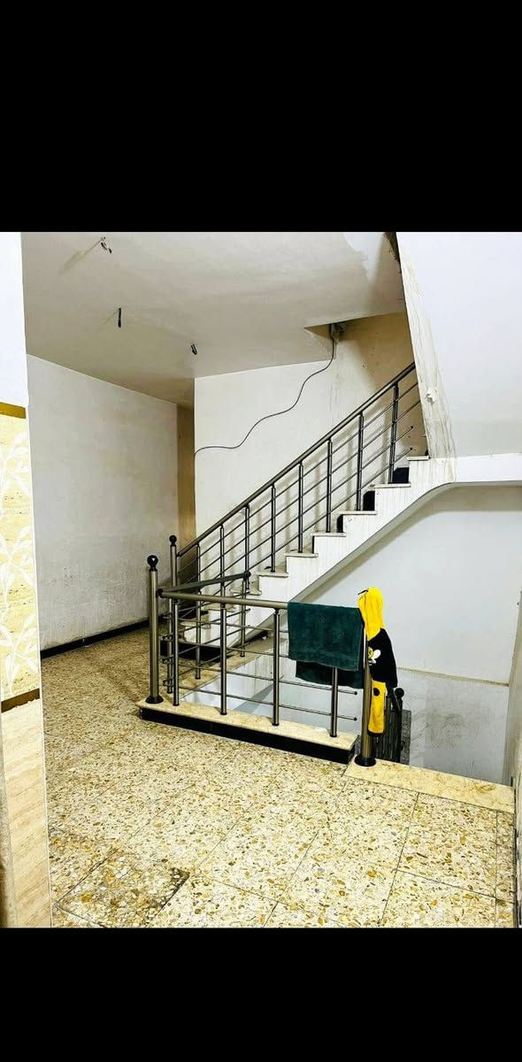 سلام عليكم بيت للبيع بغداد الرئاسة شارع ٢٠ معمل الغاز مساحه ١٢٥ متر للاستفسار *********** لبيت عله شارع تجاري
