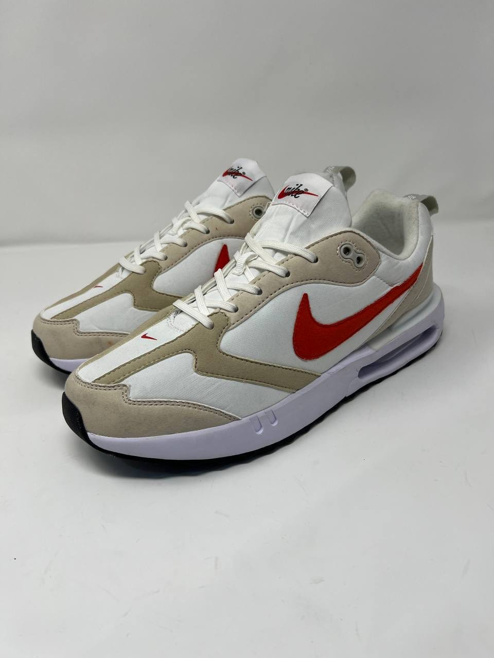 نايك جداً راقي قطعه قمة الجمال والراحة تجي سبرنك وشامو ونته قيس الراحة الداخل مبطن بل كامل قياس 44 القدم 28 بل اضافة القطعة غير مستخدمة السعر  25 الف قفل بدون توصيل وبدون عملة 
توصيل بغداد 5
محافضات 6
مكاني بغداد الأمين الثانيه


**إذا كنت صاحب هذا الإعلان وتريد حذفه لأي سبب، رجاءا أرسل رسالة إلى الدعم الفني**