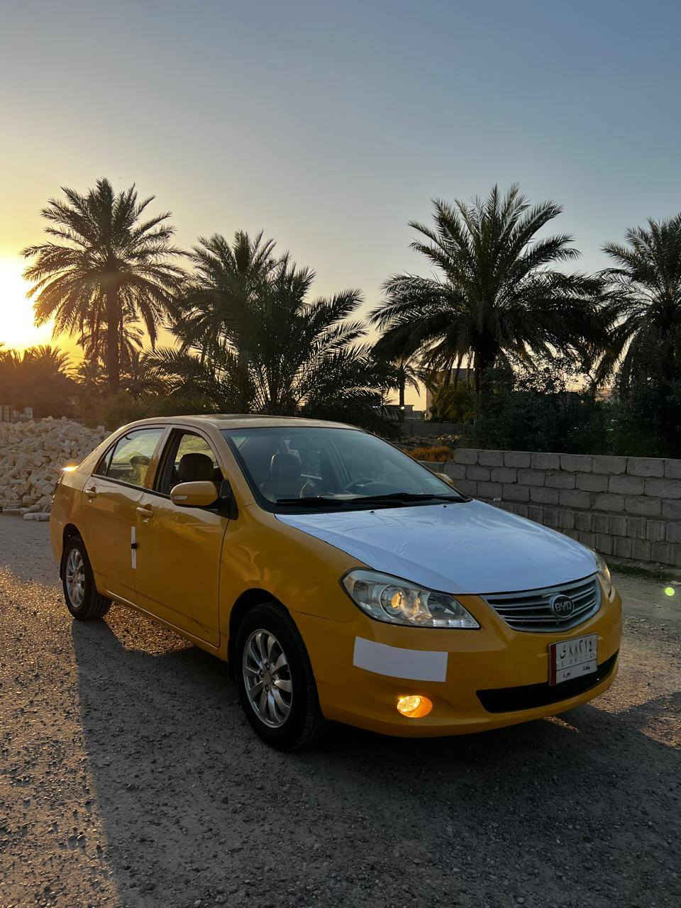 سلام عليكم بيوايدي للبيع 2013السياره جاهزه مواصفاته فتحه بصمه تشغيل بصمه ابواب بصمت جنطه تحكمات استيرن شاشه كبيره كامره صدوك مكينه أو كير جديده اشاير بل مري حساسات خلفيه  بسمي  مصفره هيئة وغرامات  التواصل *********** غير متواجد عله النت
