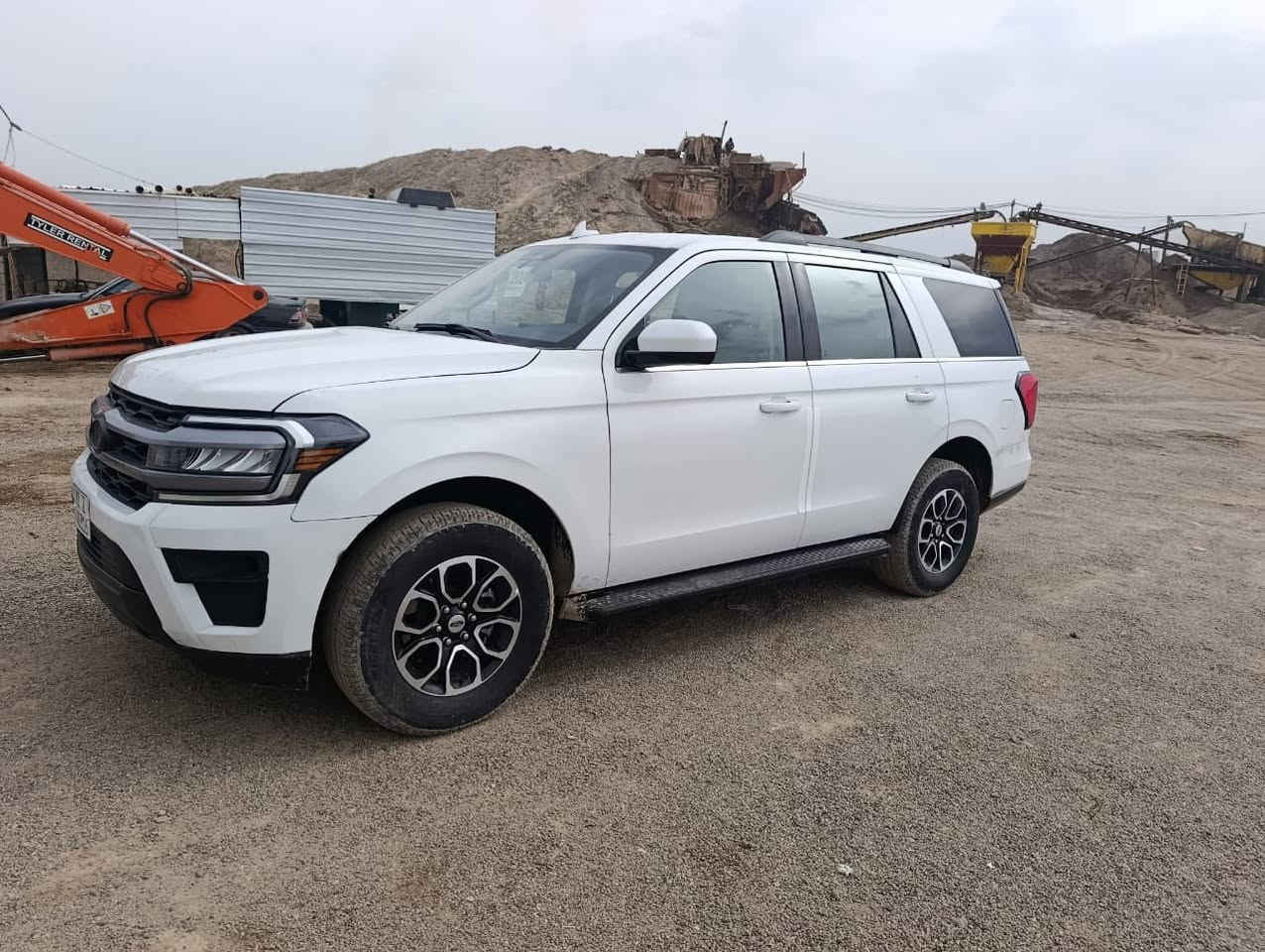 فورت اكستيشن موديل 24ماشيه 28 حادثها بنيد وجاملغ وصاربيها صبغ بالباب عارضها 275وبيها شويه مجال ***********بي بس واتساب
