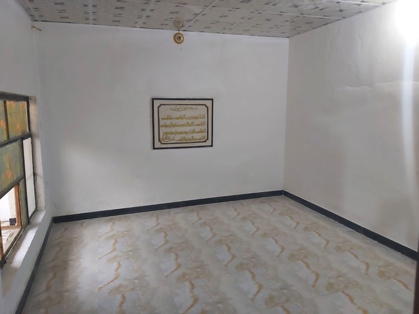 السلام عليكم بيت للايجار ١٥٠ متر الموقع سومر حي المعلمين يحتوي استقبال وهول وغرفتين كبيره وصغيره ومطبخ  سعر الايجار 500 ***********☎️ ***********☎️ 
