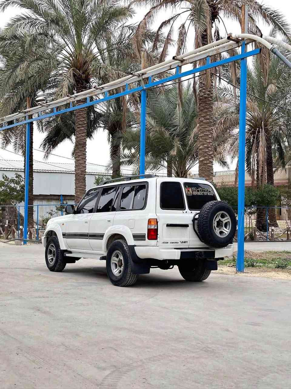 سلام عليكم لاندكروزر 1993 للبيع اومراوس رقم سليمانيه السيارة معمره تعمير كامل متصرف عليها جاهزه من صدر امامي خلفي تخم تاير تبريد منظومه جديده صار سبوع من بدلتها مصبوغه حزام لجماليّة سياره مال جناي مكينتها محوره vvt  والكير مال برادو لوكير شغال الغرفه نظافتها 50‎%‎ موصفات vxr دبل تانكي بيها فتحه قطعتين تبريد وثلاجه مكانها بغداد الشعب عارضها 75 وبيها مجال للطيبين الله شاهد مصروف عليها اكثر وكلشي موجود بل سوك وهاذه رقمي ***********واتساب
