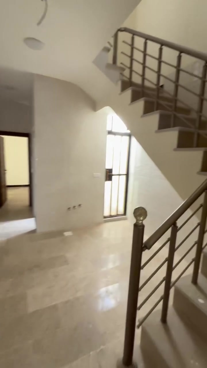 البديع للإستثمارات العقاريه 
 دار للبيع المساحه 50 بناء حديث 
يحتوي صاله ومطبخ وخدمات وغرفت نوم 
طابق ثاني غرفتين نوم وخدمات  عنوان الدار حي القاهره الدلفيه  عرض شارع 6
مكتب البديع للأستثمارات العقاريه 
عنوان المكتب القاهره حي المعلمين قرب بيتزه بيروت  واسواق حيدر البديع للإستثمارات العقاريه 
 للاستفسار☎️☎️
📞📞***********
