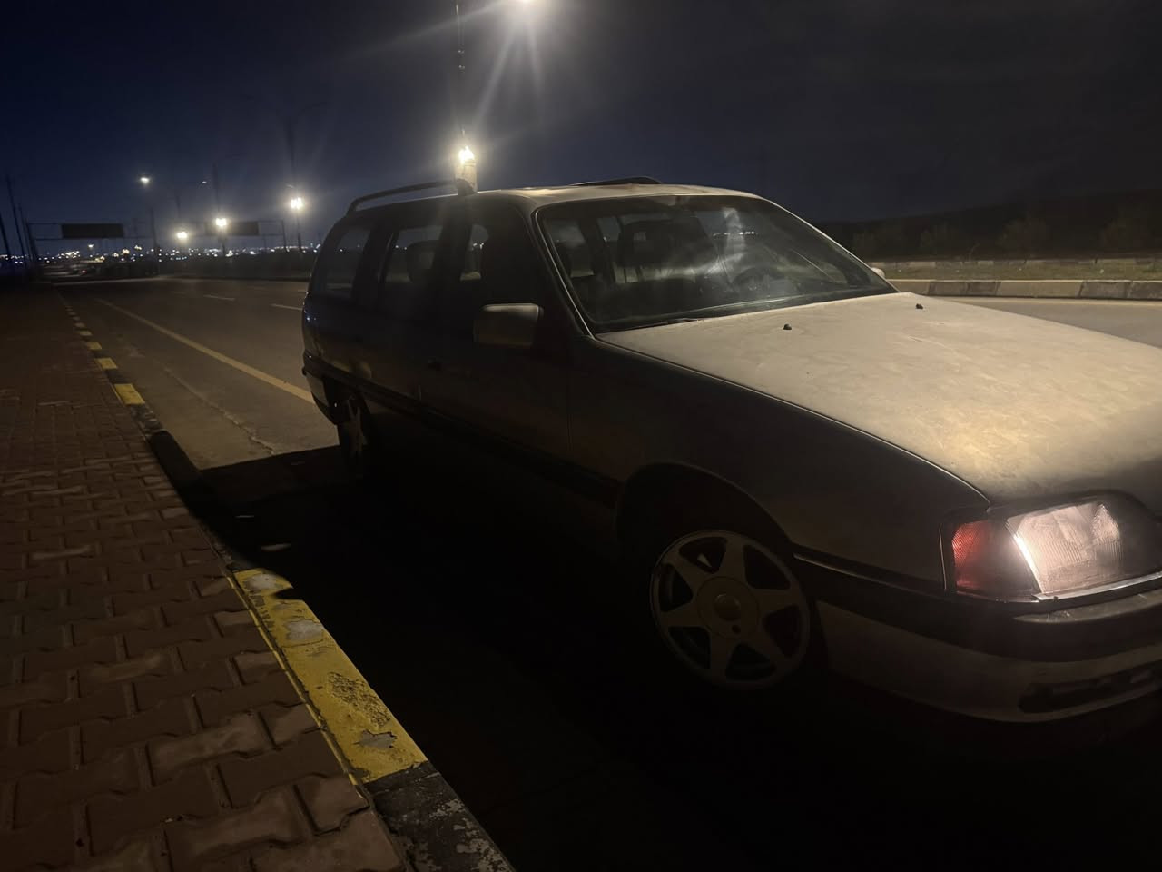 اوبل اوميكا  موديل 94 فول جامات  اربعه كهرب كير ومحرك بشرط حجم المحرك 30 كير اوتو كابون بانزين شرط التحويل والوكاله كهربائية كلها شغاله سعر السياره 22 ورقه وبيه مجال قليل  
***********
