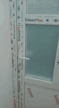 بيت للايجار طابقين 3 غرف نوم 3حمامات وصالة ومطبخ وماطور وسخان وخط مولد تكريت الديوم مربع 3000جهة التشجير السعر 300 والبيت جديد زيرو علما اني صاحب الدار مو دلال اتصل *********** مساحة 100 متر
