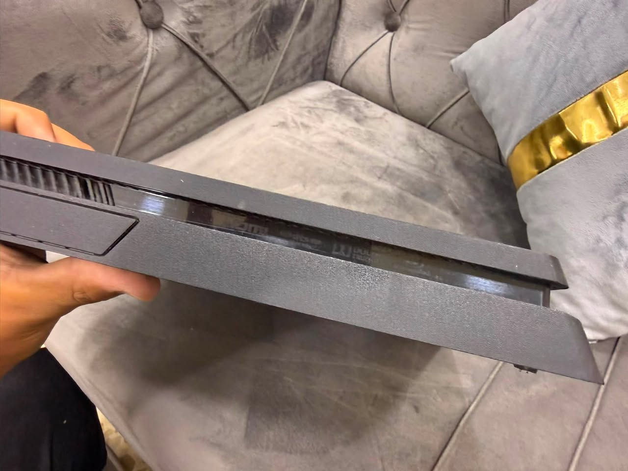 📢 للبيع PS4 Slim نظيف جداً 🎮
النظافة: 80%
 الملحقات: جوستك عدد 2 + شاحنة يدات + جهاز UPS لحماية الكهرباء.
 الألعاب: GTA V + PES 2019.
 السعر: 370 ألف (وبيه مجال للشراي).
📍 المكان: [بغداد شعله ]
📞 للتواصل: ***********واتساب
