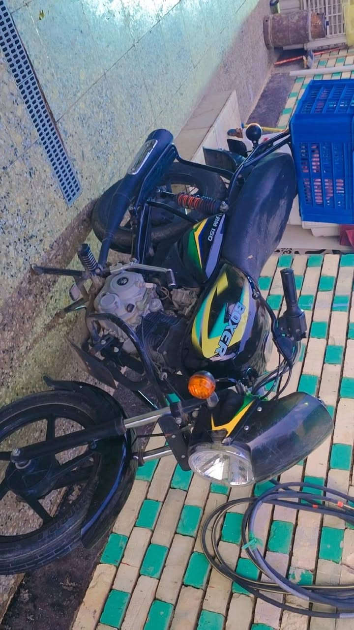 اوراق اصليه دراجه بوكسر 
حي العسكري العابد
***********
السعر مليونين وميه وخمسين وبيه مجا
