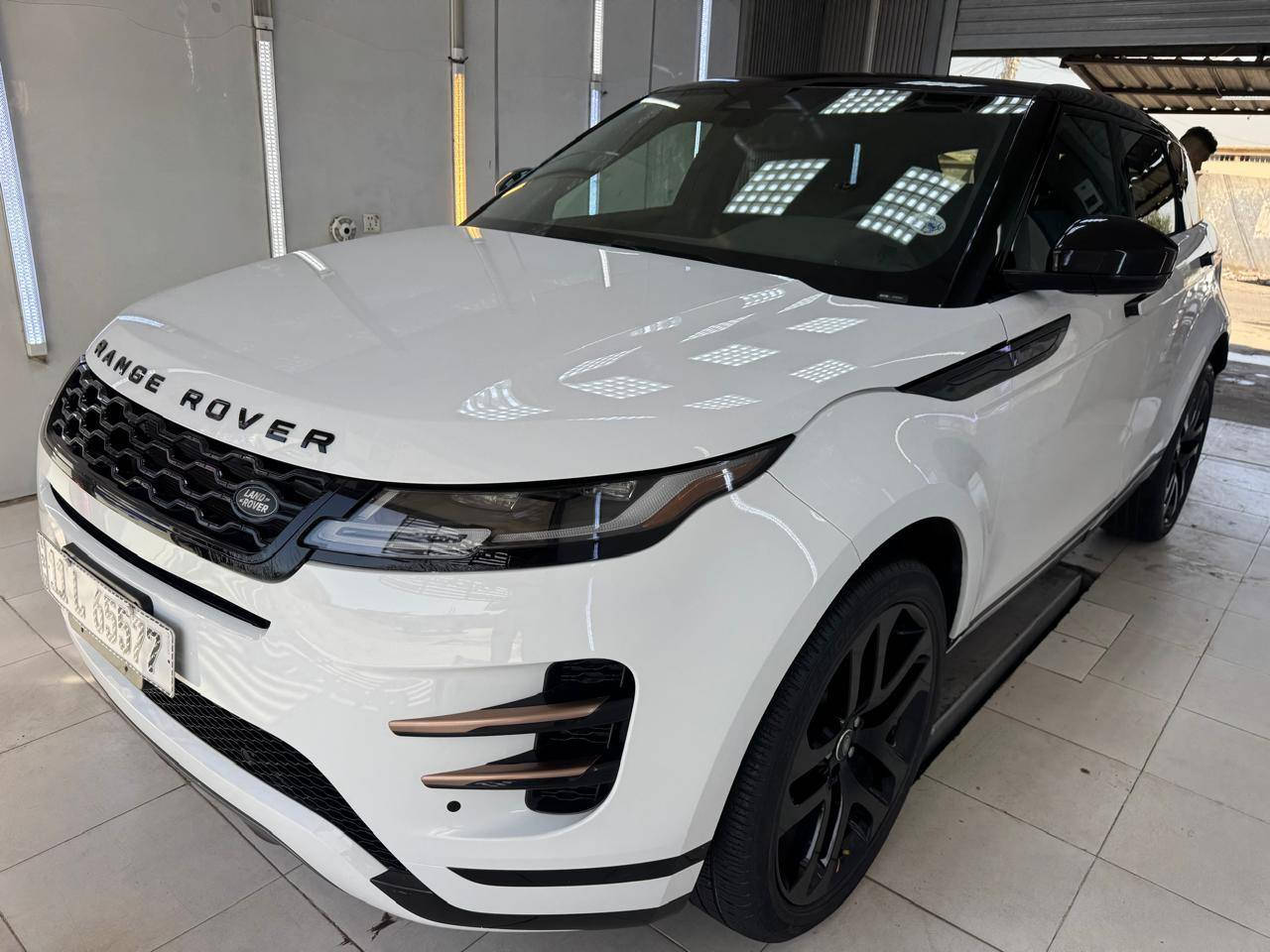 🚗 للبيع
Range Rover Evoque 2023
– رينج ايفوك 2023 وارد

🌍 المدينة –  بغداد 
•   🛣️  المسافة المقطوعة    3000 فقط 
------------------------------------------------------------ 
💰 السعر:        275  رانج   ايفوك  2023 

✅ المواصفات :

🔹 بحالة ممتازة جدًا –
🔹 وارد أمريكي 
رقم بغداد 

✔️ فتحة سقف بانوراما
✔️ مقاعد جلد فاخرة
✔️ تدفئة وتبريد للمقاعد (أمام + خلف)
✔️ دخول وتشغيل ذكي (Keyless)
✔️ شاشات وسطية متعددة تعمل باللمس
✔️ مقاعد كهربائية مع ذاكرة
✔️ باب خلفي كهربائي
✔️ نظام دفع رباعي (AWD)
✔️ كاميرات 360 درجة + حساسات أمامية وخلفية
✔️ نظام تثبيت سرعة ذكي (Adaptive Cruise Control)
✔️ نظام المحافظة على المسار
✔️ شاشة عدادات رقمية بالكامل
✔️ إضاءة LED أمامية وخلفية
✔️ نظام صوتي فاخر
✔️ شحن لاسلكي للموبايل
✔️ منافذ USB متعددة
✔️ نظام ملاحة (GPS)
✔️ وضعيات قيادة متعددة (Terrain Response)
✔️ نظام فرامل طوارئ تلقائي
✔️ مراقبة النقطة العمياء
🛠️ ملاحظة:
نظيفه جدا  سياره فقط.تبديل داعاميه امامي وربع جاملغ فيه فقط.
لاستفسار وات ساب او اتصال ***********
