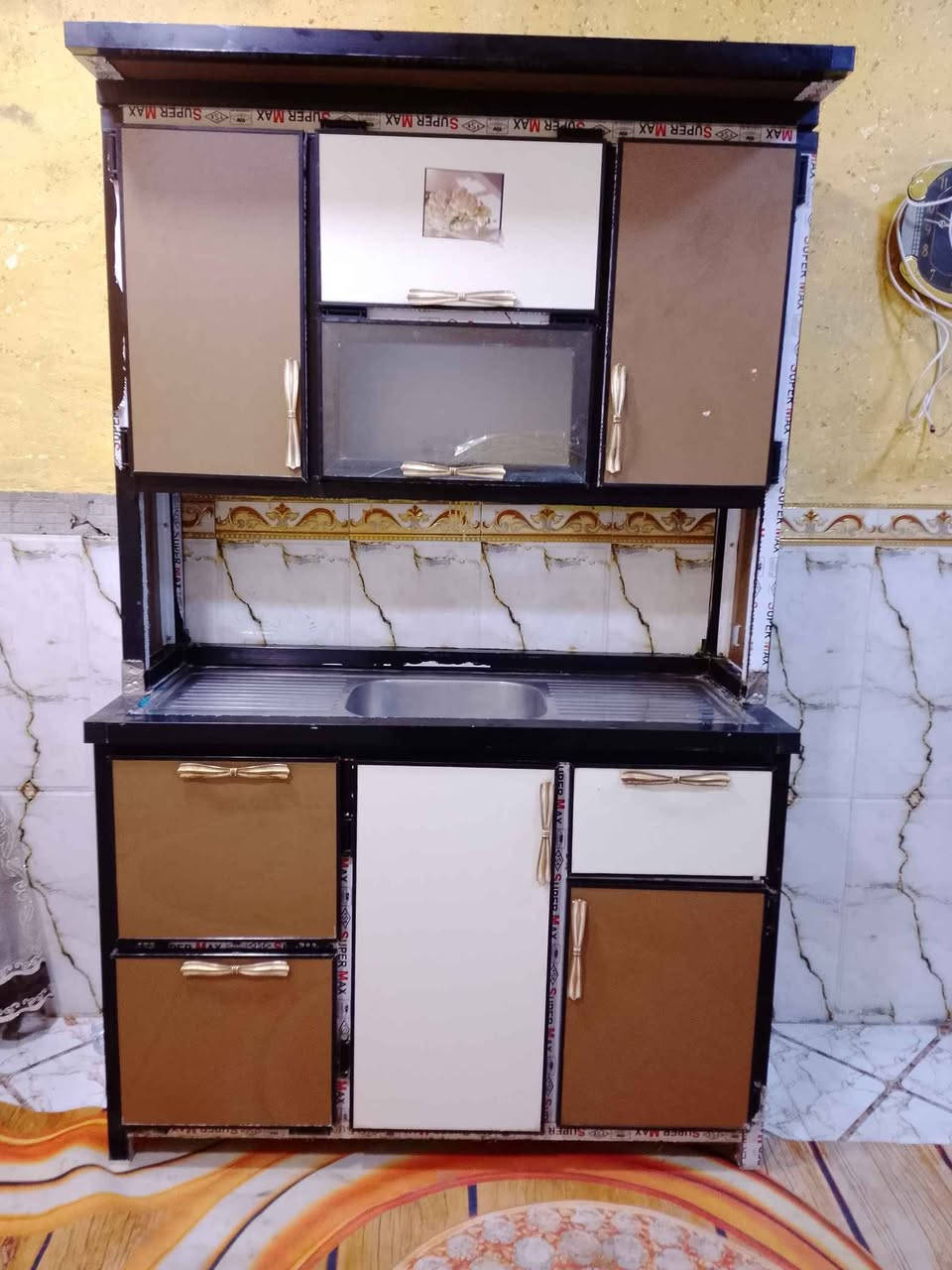 للبيع   كاونتر  اخو الجديد متر ونص  سنك وتعليك  بدون اضرار   سعر 190  / + سنك متر و 20 مرمر اخو الجديد مستخدم سبوع بس مبطن لباب وجهين  سعر 140 / العنوان بصره  تاميم   للاستفسار ***********  متوفر توصيل البصرة, العراق
