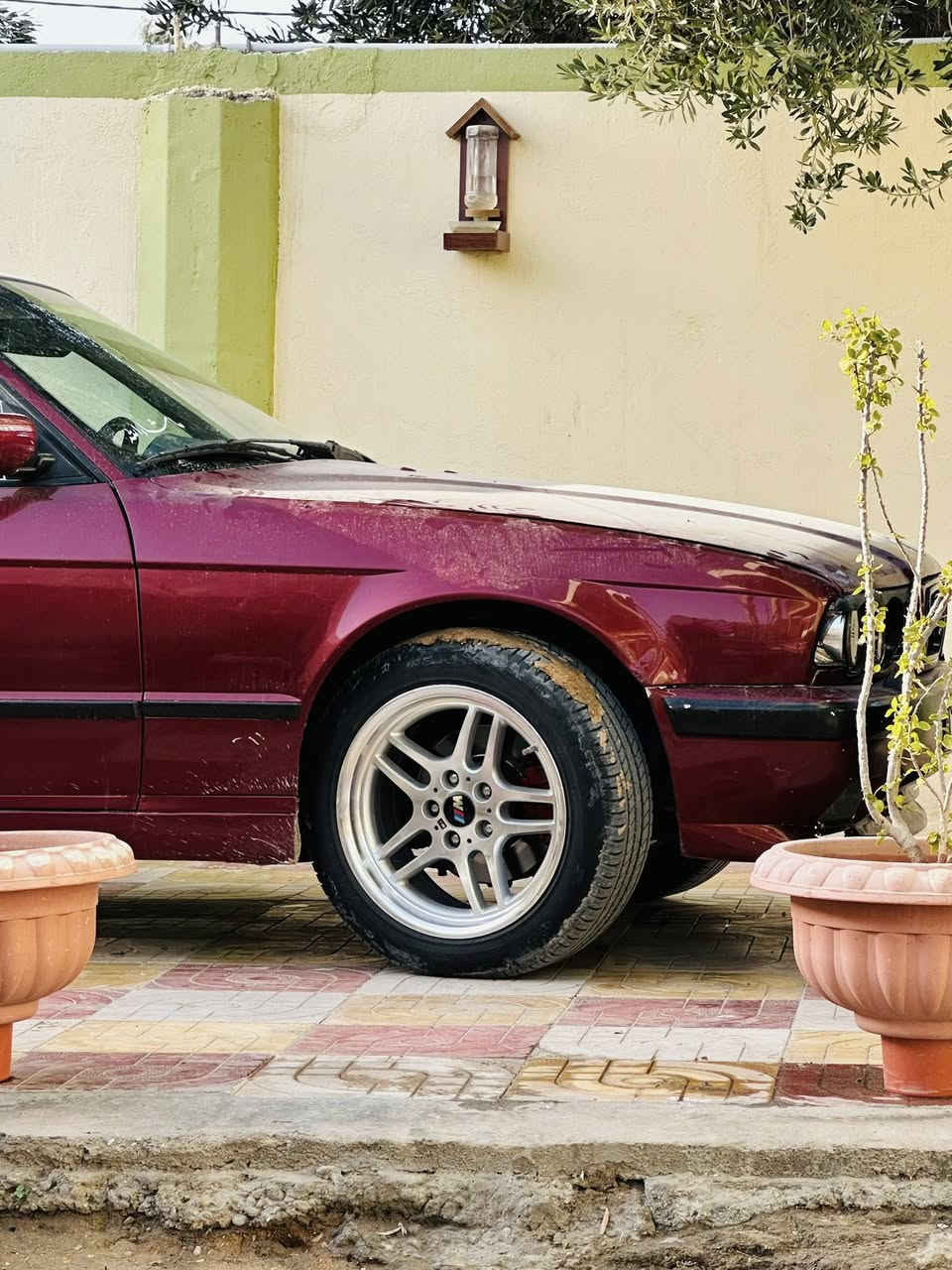 سعر مناسب و سياره بالكارتون.مديل 93
تحويل مباشر ———
 شرط النضافة.
دبل جكمجه 
سياره نضافه شرط مال جناي بيت. 🤲
لون ماروني كرزي 🍒 
وجه دخاني حاويه 🦾
سياره هواي بيه مواصفات. 
#تبريد ثلج ❄️ وي السويج 🧊 
رقم دولي الجديد تحويل مباشر
محرك مسكر عدل 🏮 كير اوتماتيك 
#مديل   93 #اربيل  
وهزه سنوية جديده 30 
كشنات جلد جديد 
كهرباءيه جديد بلاديه. 
تخم تاير جديد وكالة الأصلي 
ويل M  ام حاوه جديد 🆕 
كير مكينه كفاااااالة جديد 
أناره و كهرباء ⚡️ كله شغال
 صندوق 🗃️ S كله شغال 
#مكفوله من الحادث مصبوغه #جماليه
محرك وكير جديد حداديه امامي خلفي جديد
اكسل جديد سياره خير من الله 
كشنات جلد داخل
كهربائيات كله جديد #متصرف 
عليها الف مكاني كربلاء 
السعر اتصال 📞 62$ وبيها مجال

للشراي #وبالخير على الياخذها 
اتصال ☎️ *********** ابو اسد
