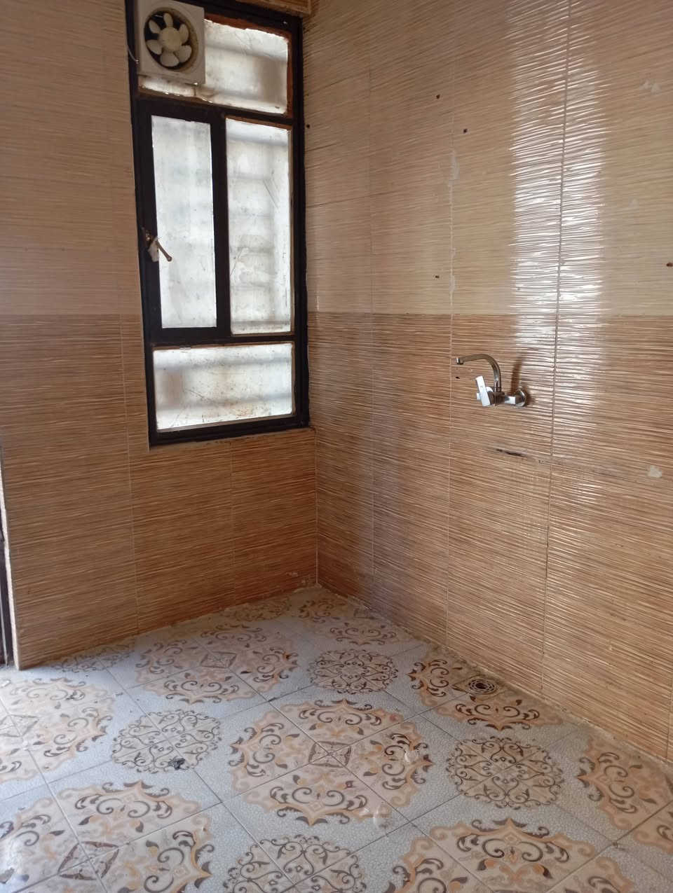دار للايجار المساحه 50متر طابق واحد حي النواب للاستفسار ***********
