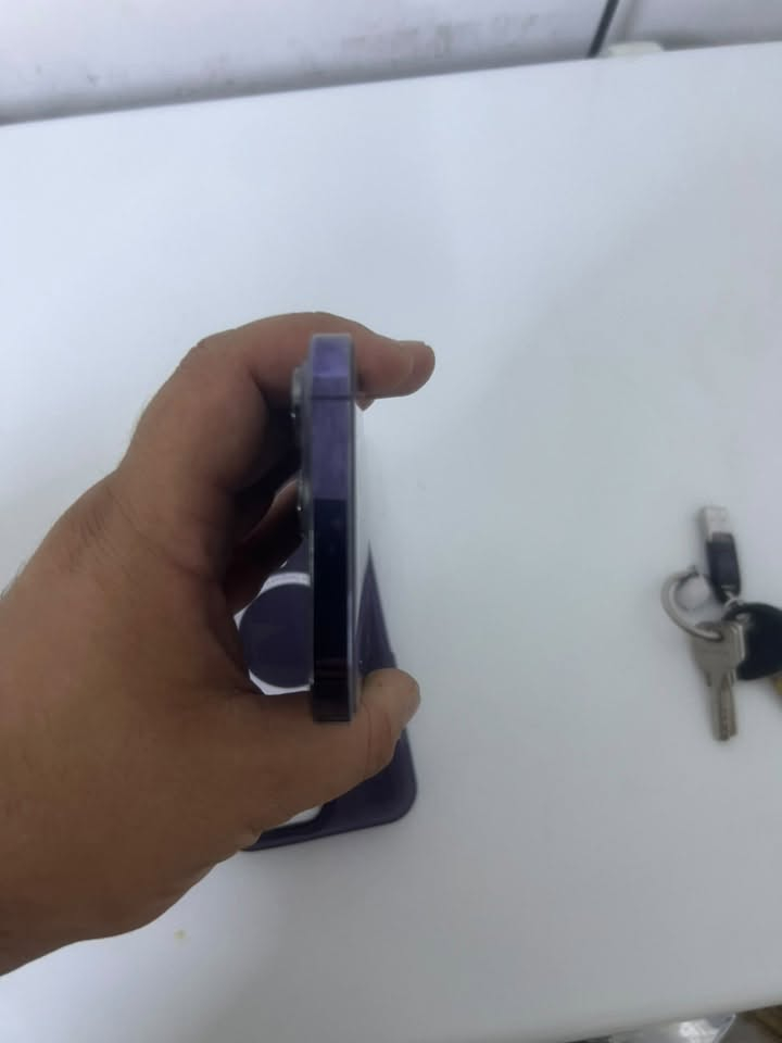 للبيع ١٤ برو ماكس ذاكره ١٢٨ بطاريه ٨٥ دبل سيم شرق اوسط جهاز ع بلاد ما مفتوح شرط لووك شخط ما بي لون بنفسجي السعر ٨٠٠ قفل 
***********
