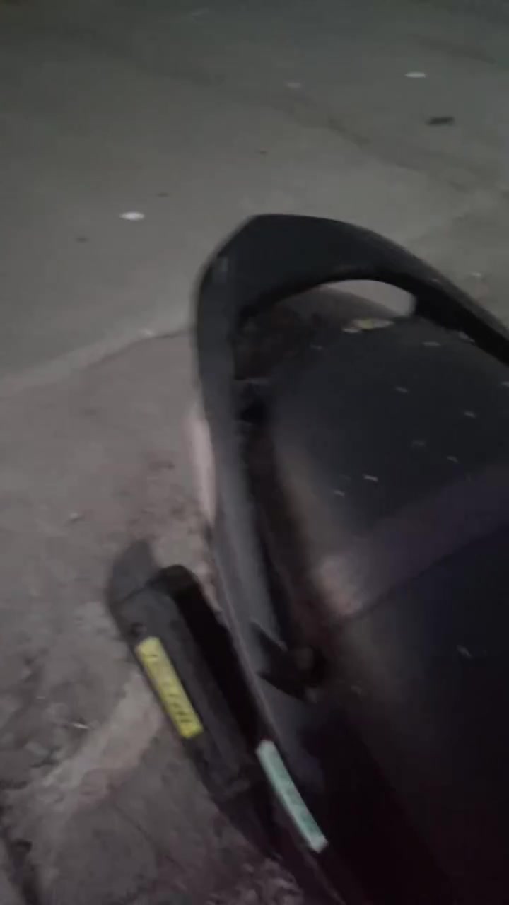 سلام عليكم سكنس فحل شغاله بس اني ابيع طافيه كهرابايات كلهه شغاله سعر ٣٠٠ مكان بياع حي العامل رقم الهاتف ***********
