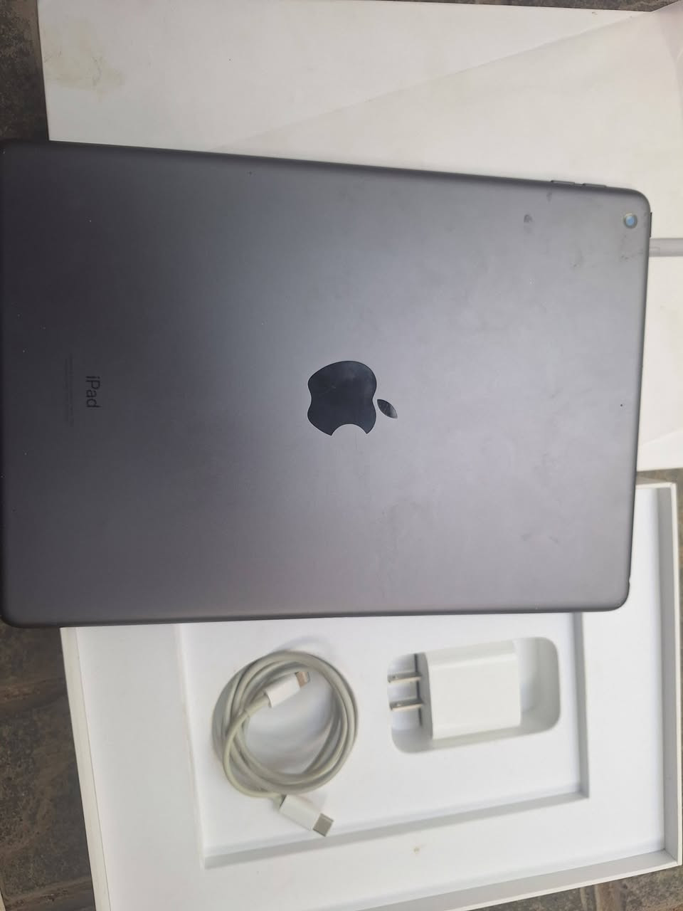 ايباد 9  ذاكرة 64 ايباد نضيف كلش كامل ملحقات 
مكفول من الفتح وتصليح واي عطل سعرة 240 وبية 
شراي يتصل ع ولد رقمة ***********
