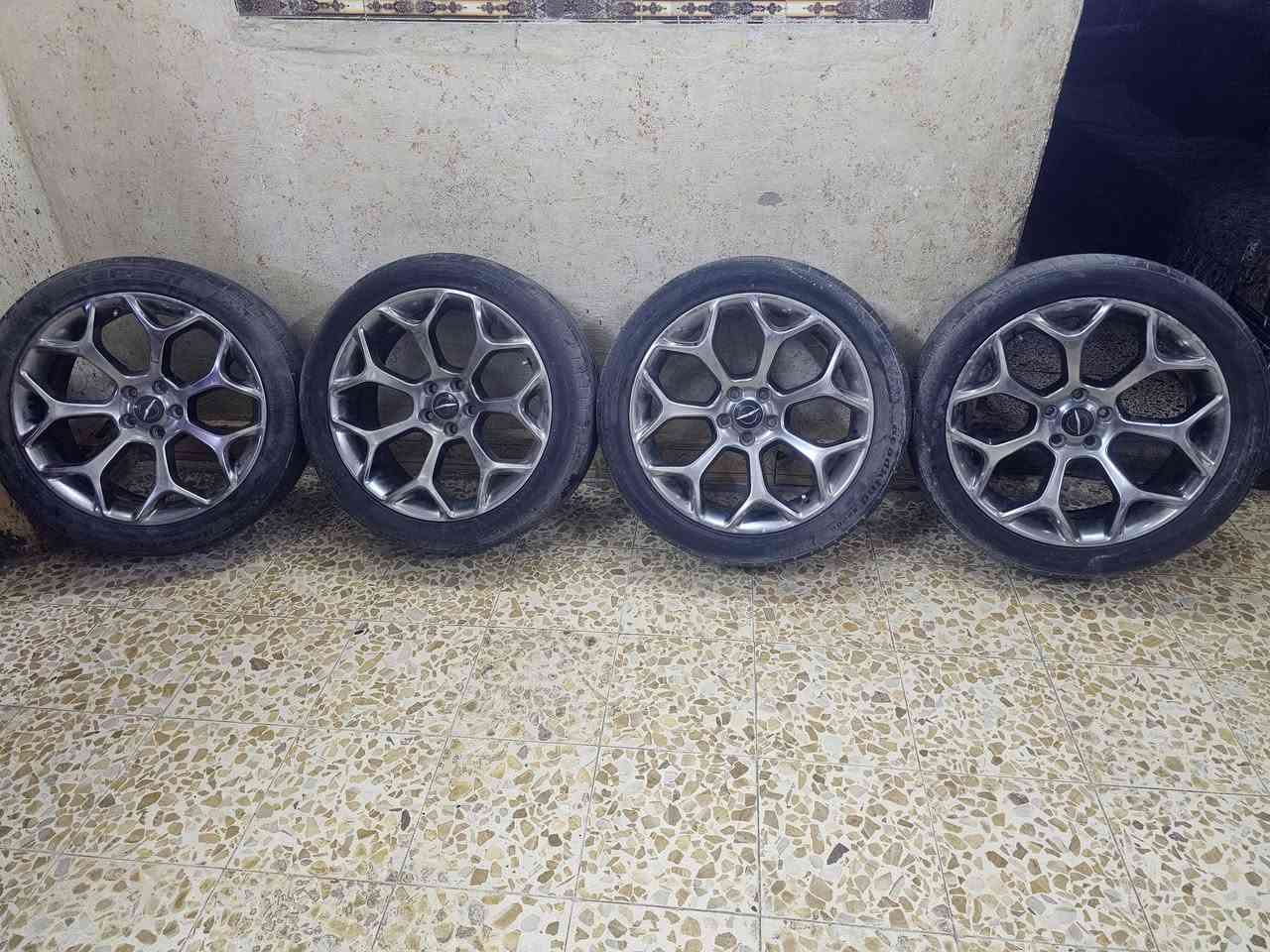 ويلات اوبامه جرجرة اصلي مال عشرين جدد نضافه ٩٠% اللبيع
اتصال على الرقم ***********
