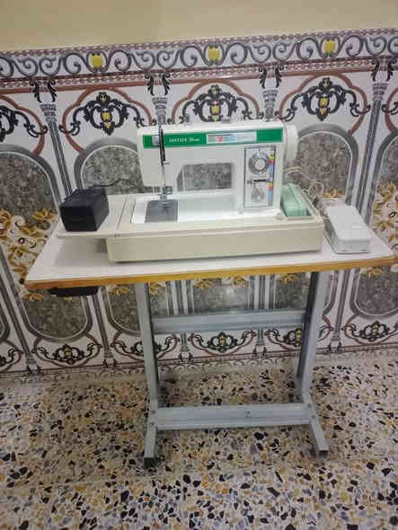 مكينه جديده ونضيفه 
الرمادي الثيله الشرقيه قرب مدرسه احمد شوقي هي والميز.
***********
