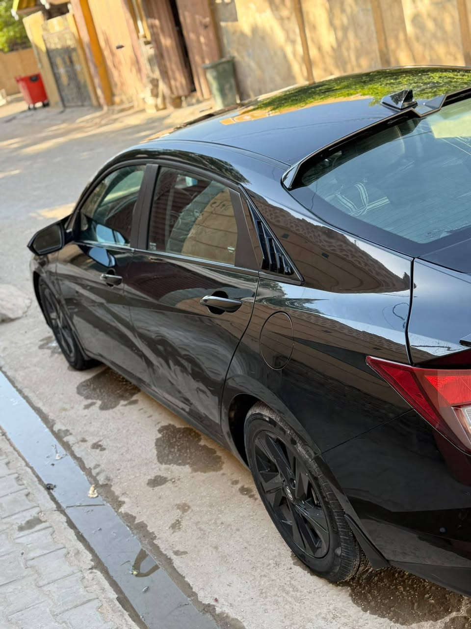 لانتره موديل 22 لبيع فقط السياره حادثه جاملغ وبنيد ورد امريكي وبيه طخه خفيه بل باب الخلفي السياره فول مواصفات بسمي رقم بغداد حلوه السياره ماعيزه شي السعر 130 وبيه مجال حك جيه ***********
