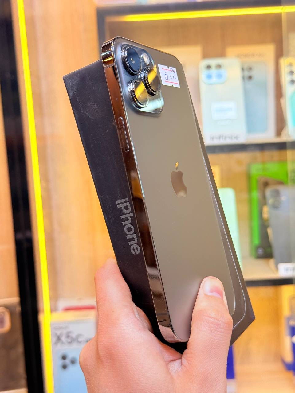 أيفون13 برو ماكس ذاكره 512 ركز ذاكره 512 بطاريه 90اعتبره فاتحه بيدك من كارتونه ممبدل بي شي مع ضمان5ايام نضافه 100‎%‎ كامل ملحقاته  وتر بروف عل حاسبه كله نورمل
⭕️متوفر اقصاد رافدين منصه⭕️ 
 مكاني بغداد البياع شارع 13 مركز الريس للموبايل
السعر 750 الف  
***********
