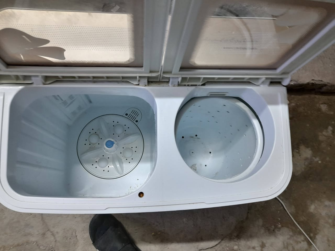 سلام عليكم  غساله  جديد  ونضيفه البيع
مال  اطفال  غسل وتجفيف 
***********
البياع الشرطه  الرابعه
